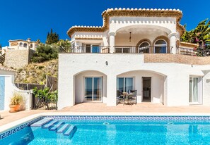 Pool - Villa with private pool and amazing views (Salobreña)