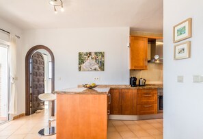 Refrigerador, microondas, horno y lavavajillas 