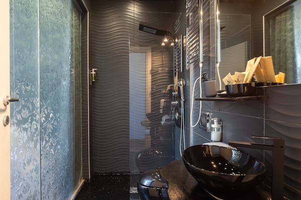Dark Room | Bathroom
