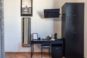 Minibar, in-room safe, individually furnished, desk - IL MERCATO CENTRALE (Florence)