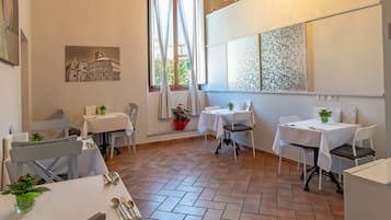 Tägliches inbegriffenes Frühstücksbuffet