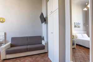 Yellow Room | Minibar, in-room safe, individually furnished, desk - IL MERCATO CENTRALE  (Florence)