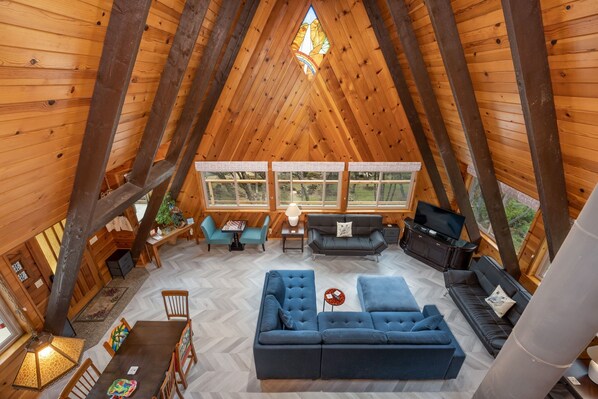 TV, fireplace, ping pong