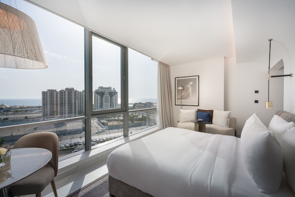 Suite junior, vista al mar | 1 habitación, tabla de planchar con plancha, wifi gratis y ropa de cama