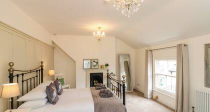 10 Chaloner