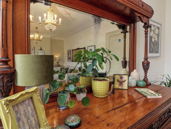 Cottage | Interior