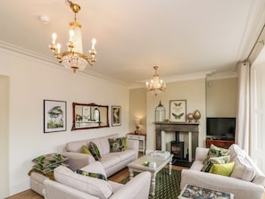 Cottage | Living area | Fireplace