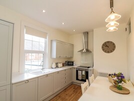 Casa de campo | Cozinha privada | Geladeira, lava-lou ças, chaleira elétrica, torradeira