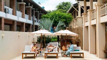 Outdoor pool, pool umbrellas, sun loungers