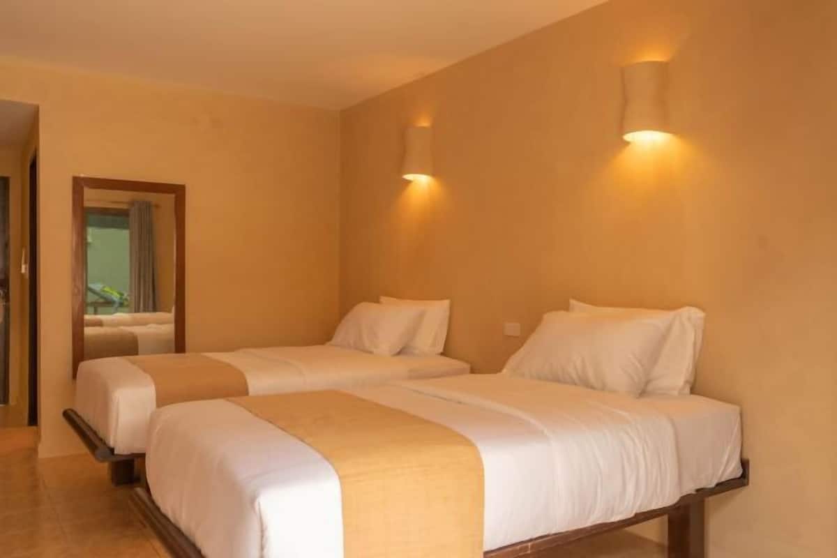 Surmatelas, coffres-forts dans les chambres, bureau