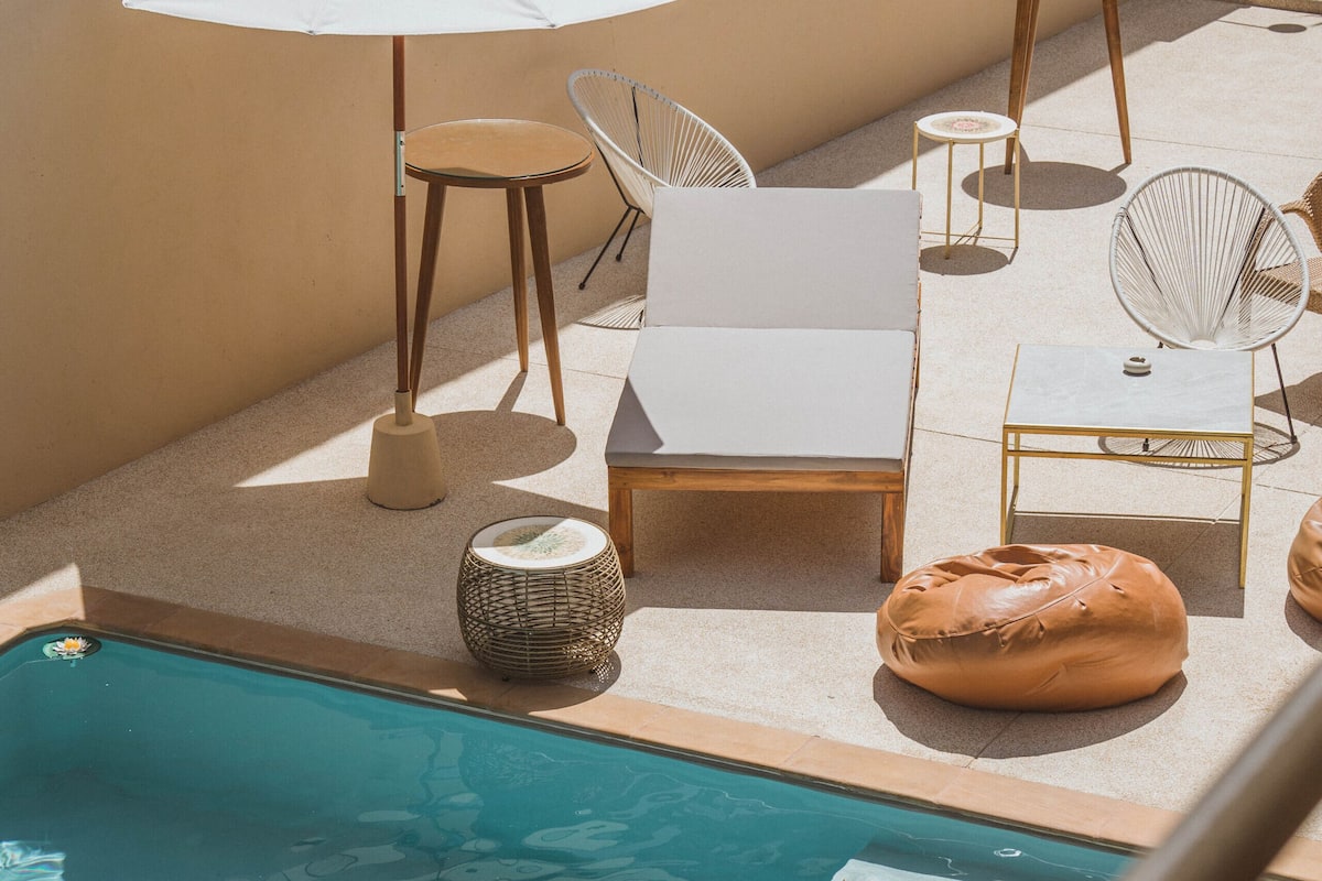Surmatelas, coffres-forts dans les chambres, bureau