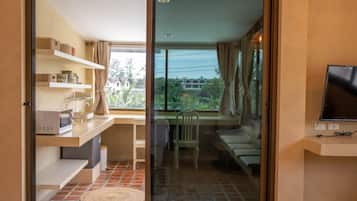 Studio Suite | Private kitchenette | Mini-fridge, coffee/tea maker, electric kettle