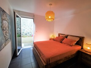 3 bedrooms, travel crib, free WiFi, bed sheets