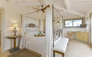 5 quartos, ferros/tábuas de passar roupa, berço de viagem