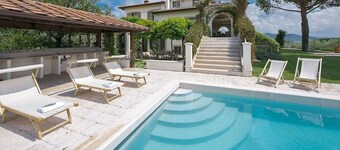Villa Castiglione 10 amazing villa with p/pool and sea view
