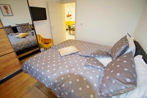 2 makuuhuonetta, silitysrauta/-lauta, ilmainen Wi-Fi, vuodevaatteet