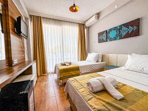 Deluxe Twin Room, Sea View | Iron/ironing board, free WiFi, bed sheets - Grand Avşa Otel (Marmara)