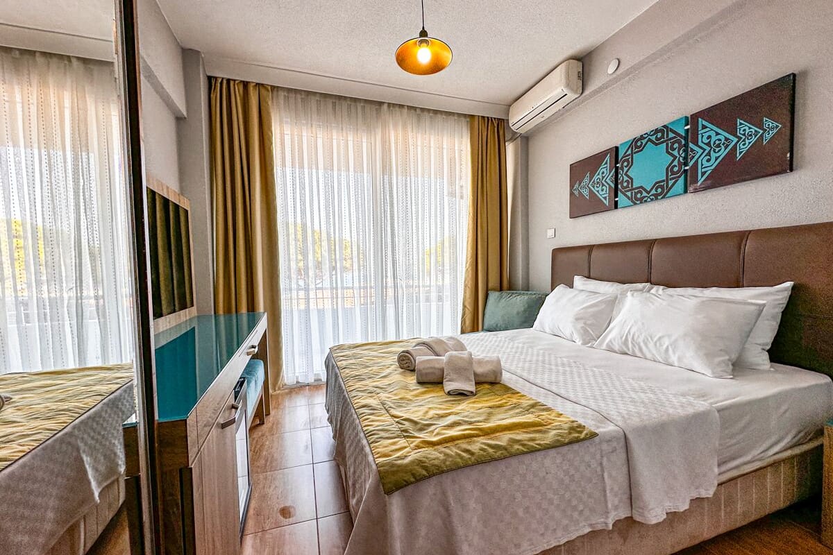 Deluxe Double Room, 1 Queen Bed, Sea View | Iron/ironing board, free WiFi, bed sheets