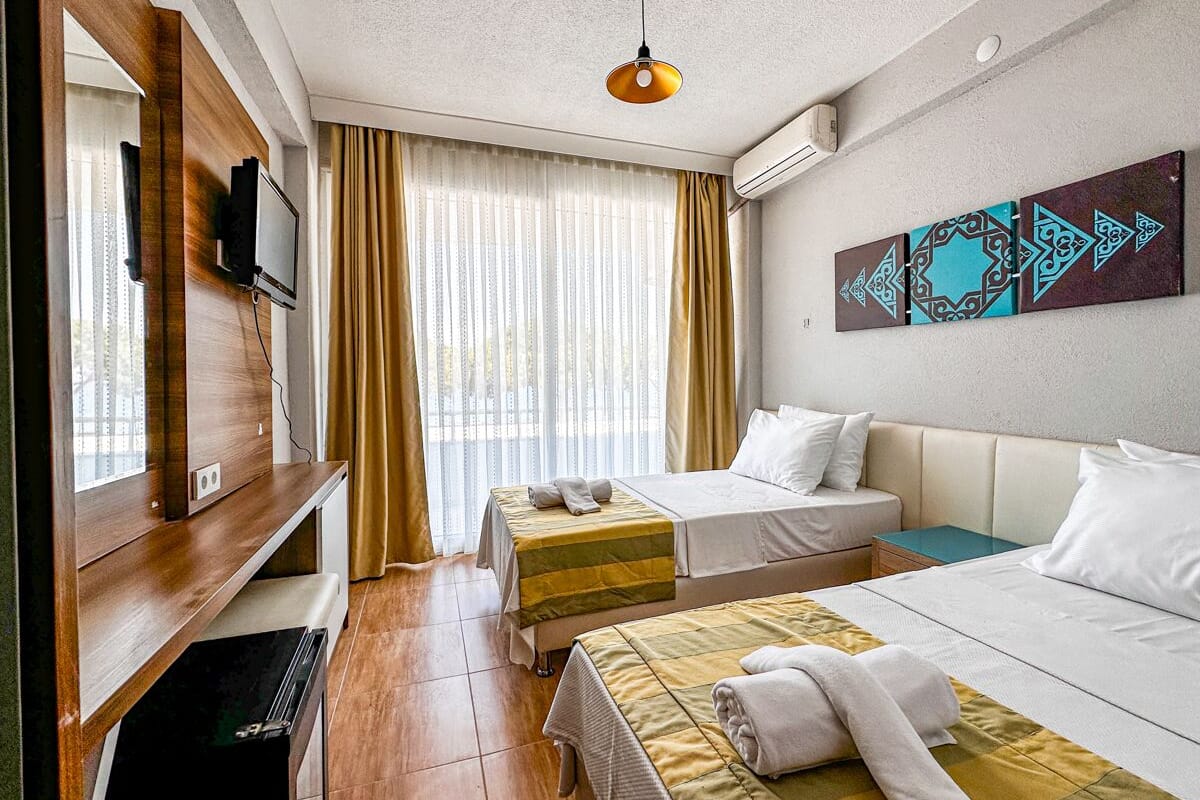 Deluxe Twin Room, Sea View | Iron/ironing board, free WiFi, bed sheets