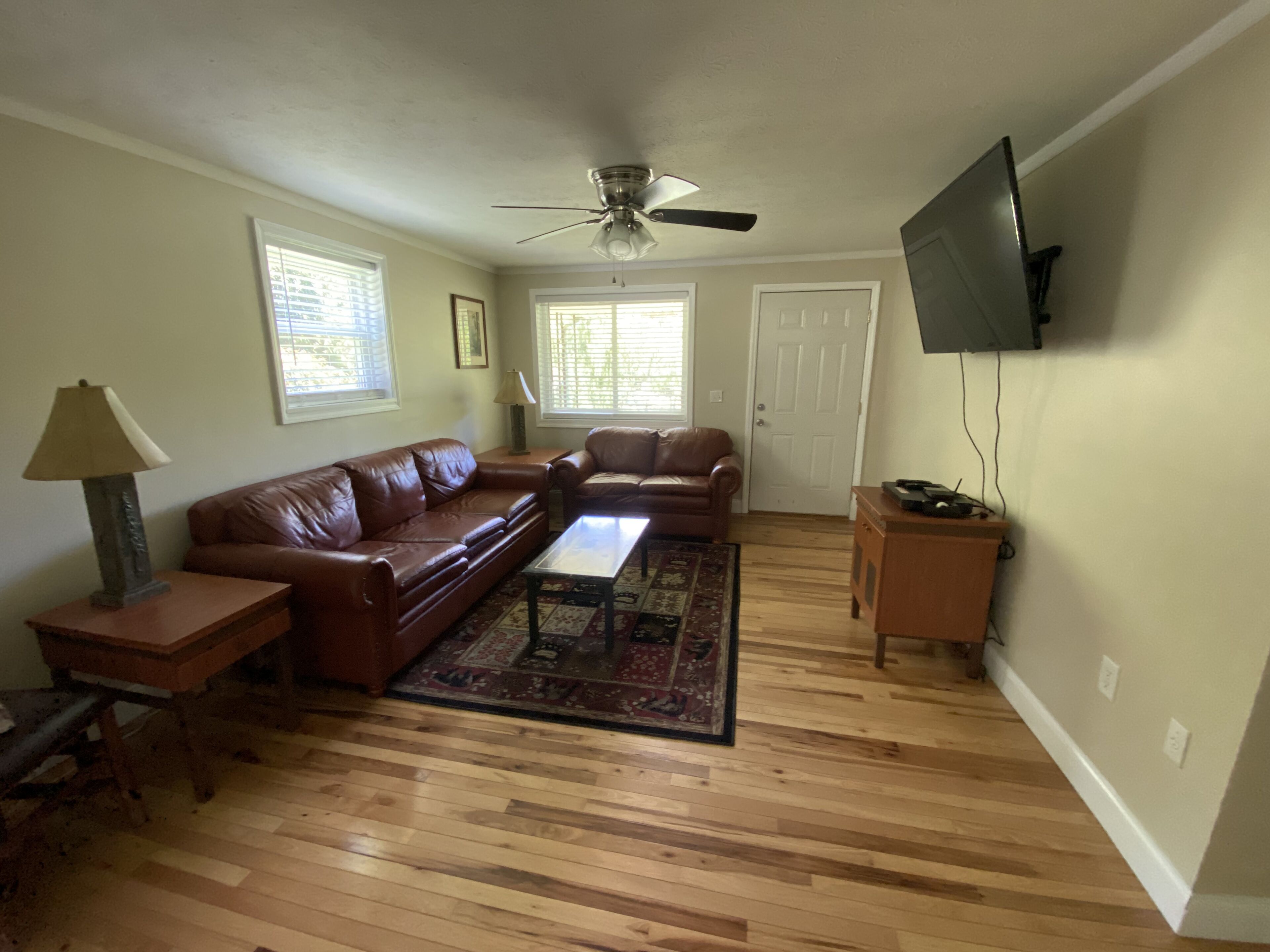 Cute house convenient to Gatlinburg, Pigeon Forge, and hiking in the smokies.