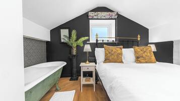 3 chambres, bureau, fer et planche Ă repasser, lit parapluie