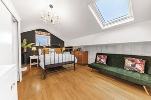 3 bedrooms, desk, iron/ironing board, travel cot