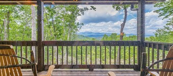 Lazy Bear Cabin | Secluded Year-Round Mountain View, Hot Tub, Fire Pit, Games