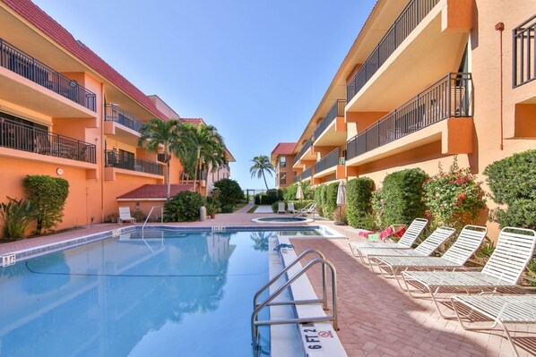 Een verwarmd zwembad