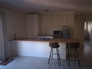 Comfort-Apartment | Eigene Küche | Kühlschrank, Mikrowelle, Ofen, Geschirrspüler