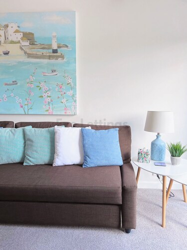 FANTASTIC APARTMENT WITH BALCONY & PARKING