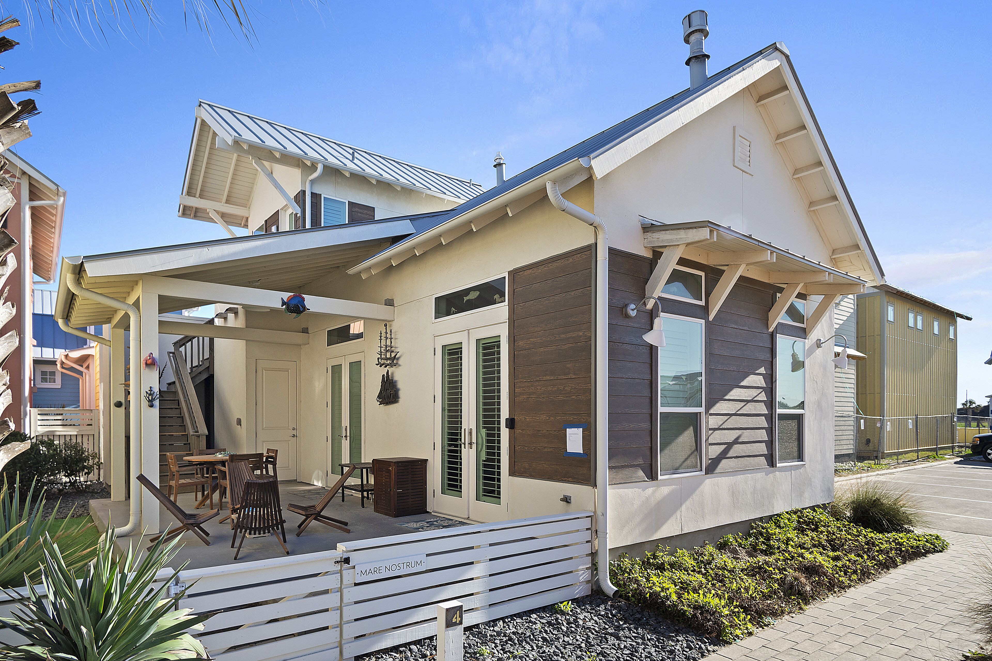 SBC4 Cozy cabin with community pool and wet bar