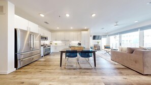 Interior - 1st Floor Condo, Resort Pools, Golf Cart Boardwalk to the Beach (Port Aransas)