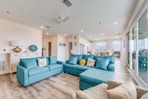 TV - Resort Pools, Golf Cart Boardwalk to the Beach (Port Aransas)