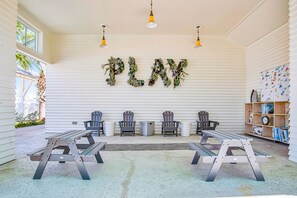 Terrace/patio - Resort Pools, Golf Cart Boardwalk to the Beach (Port Aransas)