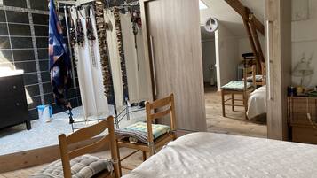 3 bedrooms, bed sheets