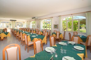 Free daily continental breakfast - hotel park victoria (Forio)