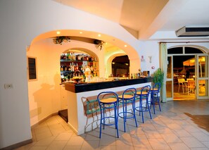 Snack bar