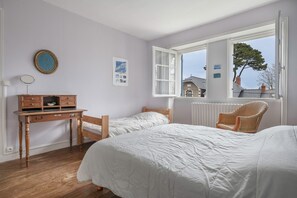 6 bedrooms, iron/ironing board, free WiFi
