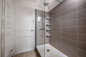 Badewanne, Haartrockner