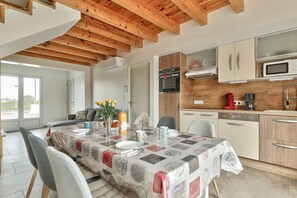 Réfrigérateur, micro-ondes, four, lave-vaisselle