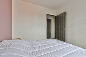 2 chambres, fer et planche à repasser