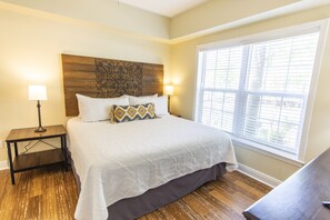 3 bedrooms, free WiFi, bed sheets - Condo with Pool! Blue Mountain Beach! (Santa Rosa Beach)