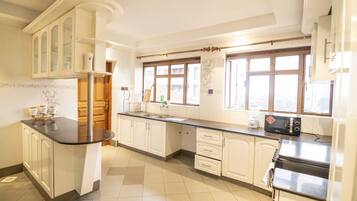 Apartament clàssic, 3 dormitoris, amb bany privat | Cuina privada | Cafetera i tetera, bullidora elèctrica i torradora