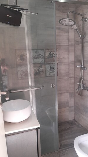 A modern bathroom with a glass-enclosed shower, a white sink, and a toilet. - 2 Bed Flat - Sleeps 6 - Pets - Pool - Parking (Jounieh)