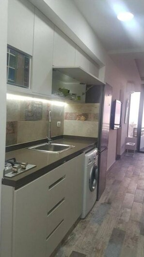 Chalet | Dapur pribadi | Lemari es, microwave, kompor, dan ketel listrik