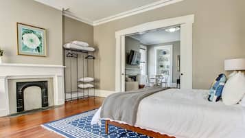 1 bedroom, desk, iron/ironing board, WiFi