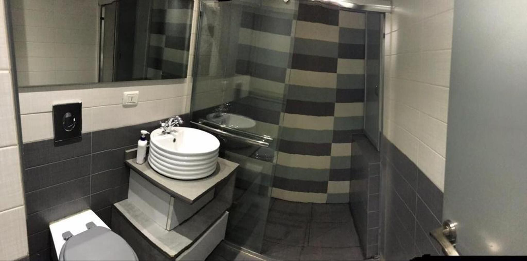 Apartemen | Kamar mandi | Shower, pengering rambut,  dan handuk