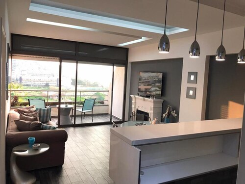 2 Bed Flat - Sleeps 7 - Pets - Pool - Parking