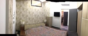 Apartment | 2 bedrooms, iron/ironing board, free WiFi, bed sheets
