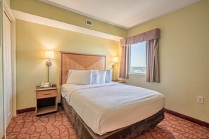 1 bedroom, WiFi - Budget Friendly Condo for 2 in Myrtle Beach, Walk to the Waves! (Myrtle Beach)